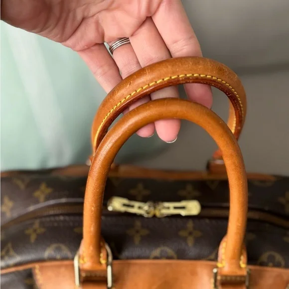 Vintage Louis Vuitton Deauville - Picture 8 of 16